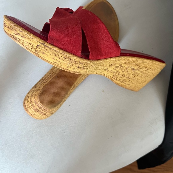Wedge RED shoes with cork heel by Italian Shoemakers size 9. Worn once. - Picture 6 of 6
